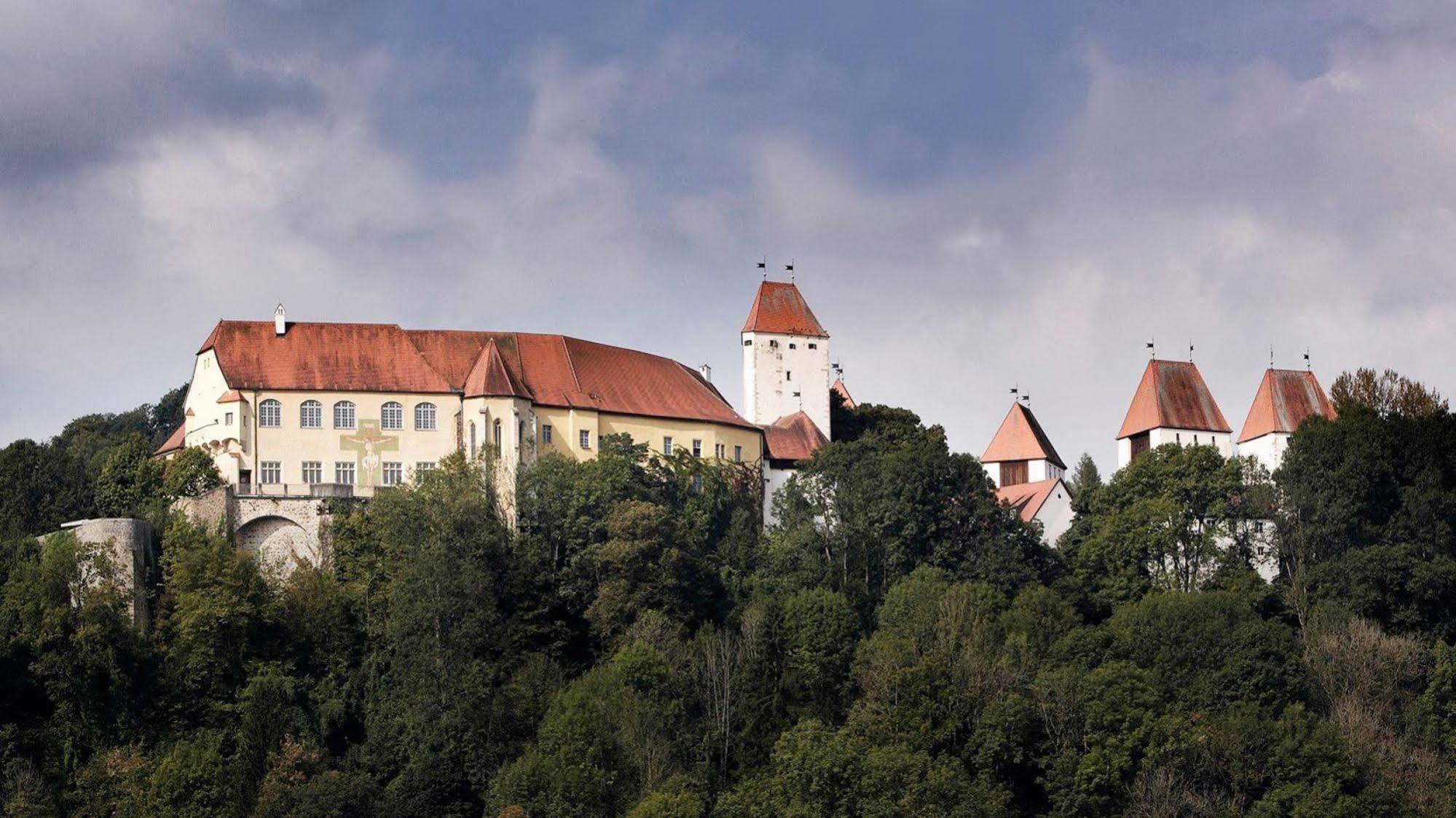 Hotel Schloss Neuburg - Hoftaferne Графенау Экстерьер фото